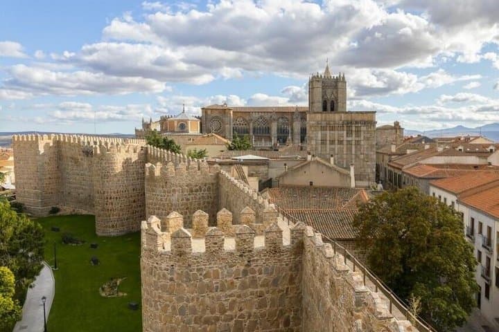 Segovia & Avila Small Group Tour with Hotel Pick up from Madrid