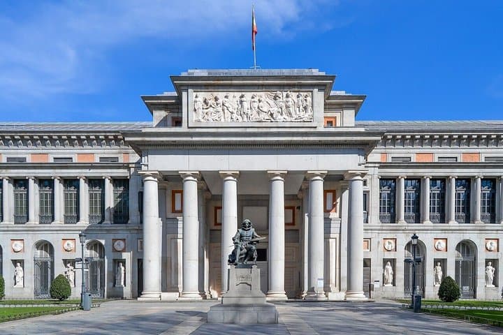 Tour Landscape of Light Cibeles Retreat and Alcala Gate