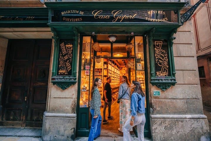 Barcelona Walking Tour: Modernism, Gothic Quarter & Artisan Shops