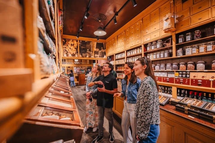 Barcelona Walking Tour: Modernism, Gothic Quarter & Artisan Shops