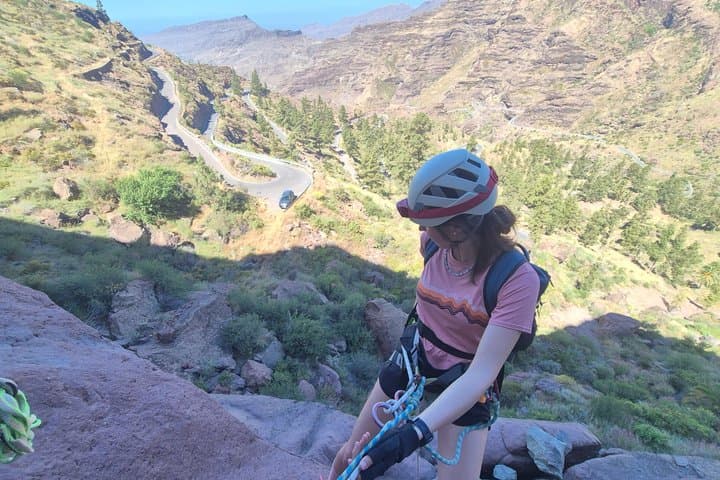 Adventure Tour Gran Canaria: The WALL. Abseiling and caving