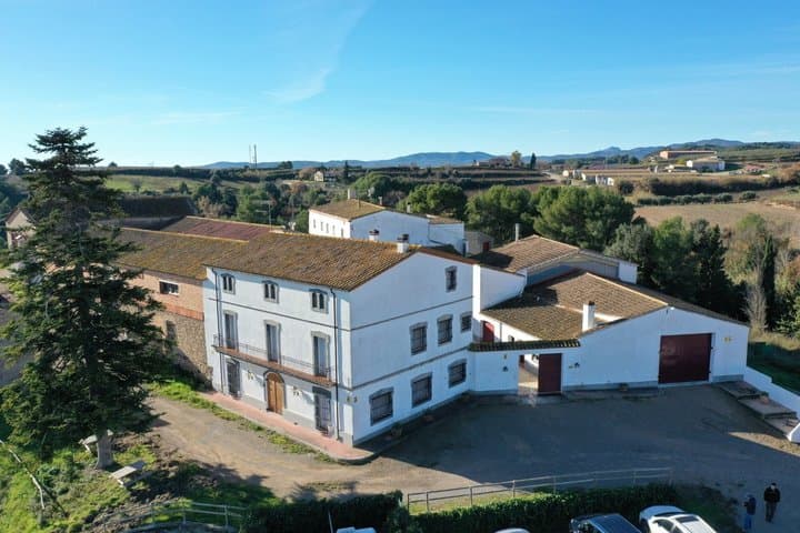 Flexible Penedès Winery Experience with Wine Tasting