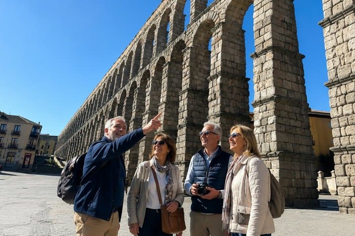 Madrid: Segovia + Ávila Tour with monuments and Gastronomic Lunch