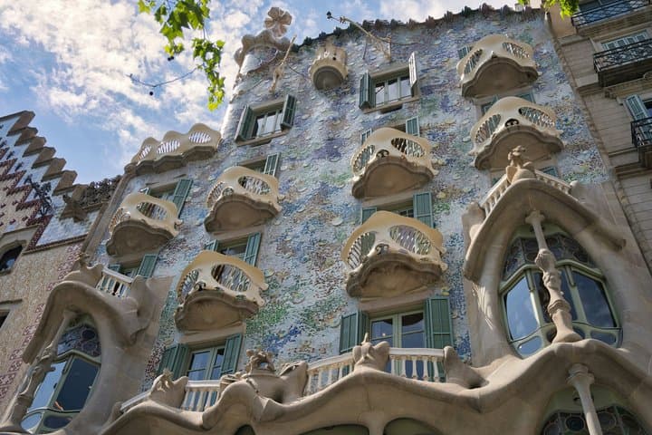 Barcelona Walking Tour: Gaudi's Masterpieces