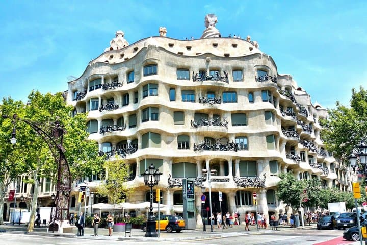 Barcelona Walking Tour: Gaudi's Masterpieces