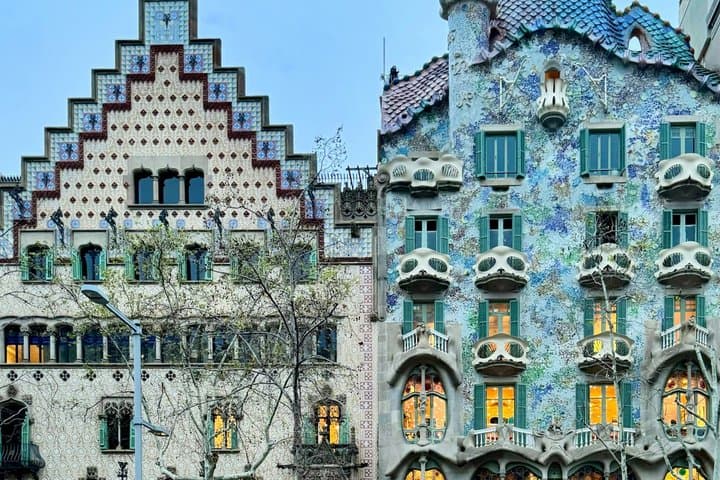 Barcelona Walking Tour: Gaudi's Masterpieces