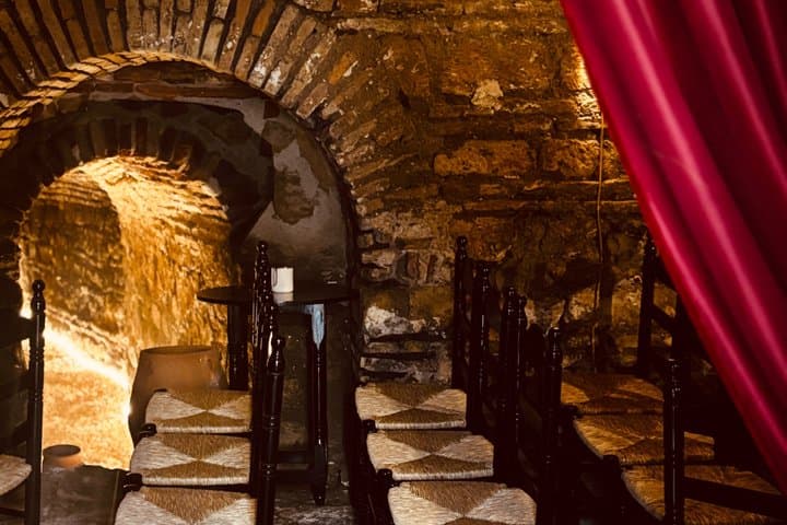 Wines and Tapas with History