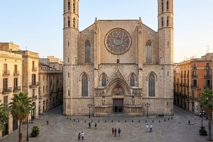 Private Customizable Walking Tour in Barcelona