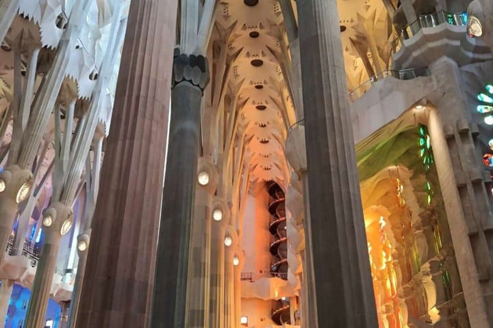 Sagrada Familia Semi Private Tour Skip-the-line