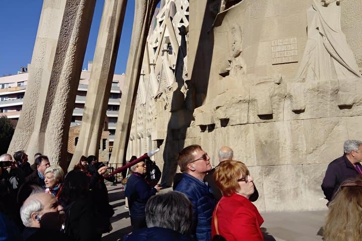 Sagrada Familia Semi Private Tour Skip-the-line