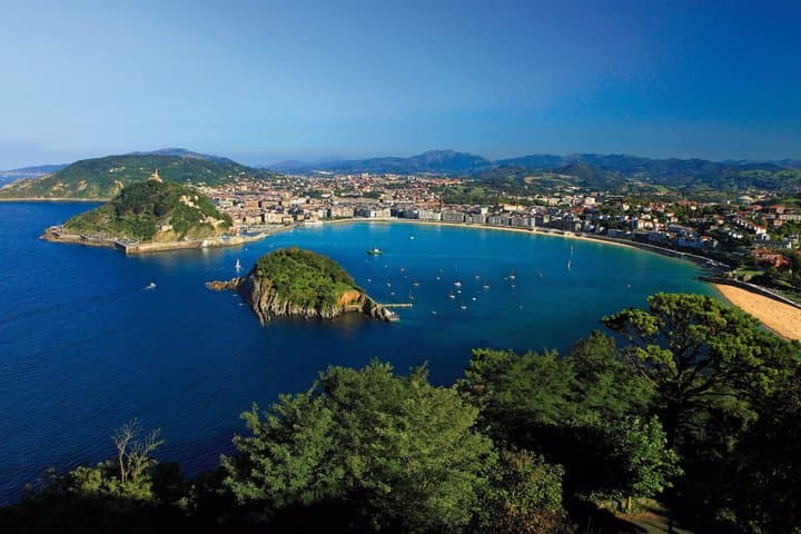 Self-guided pintxos tour in San Sebastián – gastronomic route