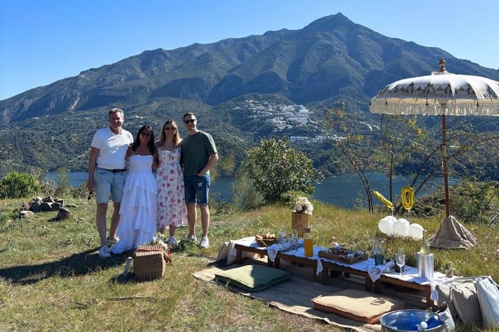 Marbella: Private Luxury Pop-Up Picnic In Nature