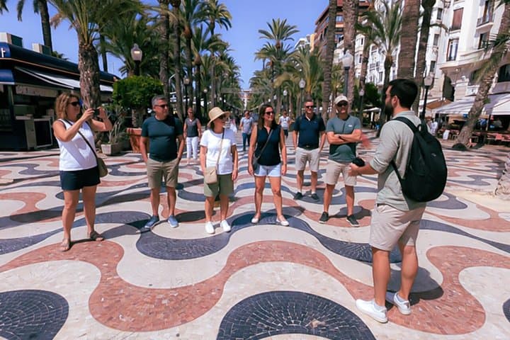 Alicante Photo Secrets: Walking Tour with Photos Included