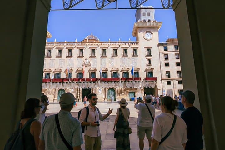 Alicante Photo Secrets: Walking Tour with Photos Included