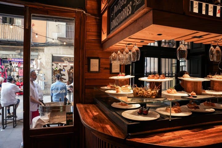 Tipsy Food Tour with Paella and Sangria and History in Barcelona