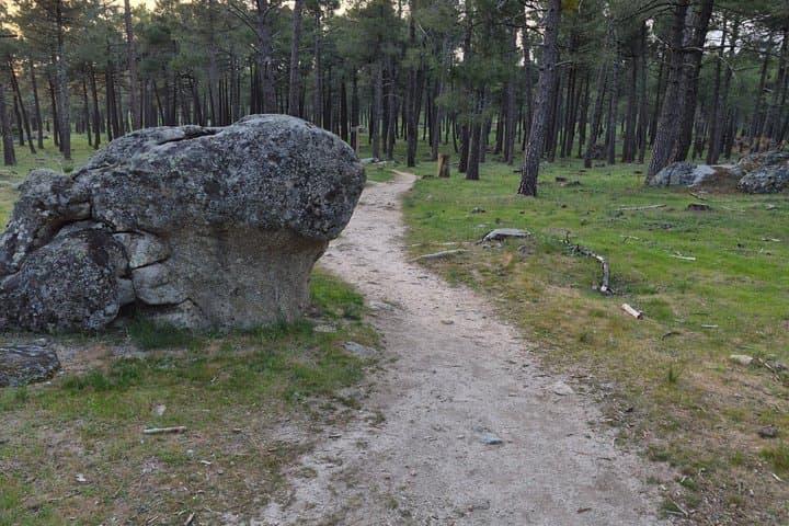 Las Navas del Marqués Hiking and Cultural Tour