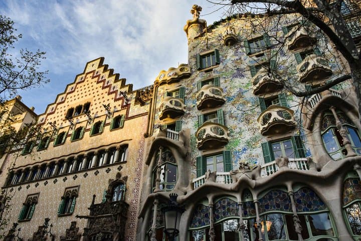Private Complete Barcelona Walking Tour with Local Guide