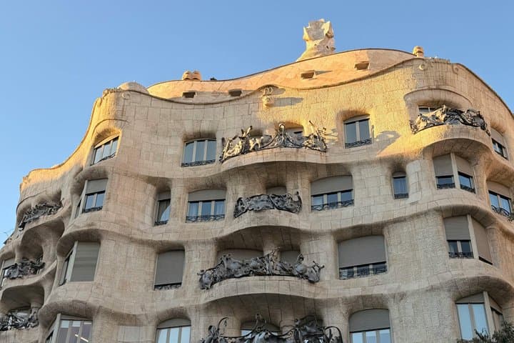 Private Complete Barcelona Walking Tour with Local Guide