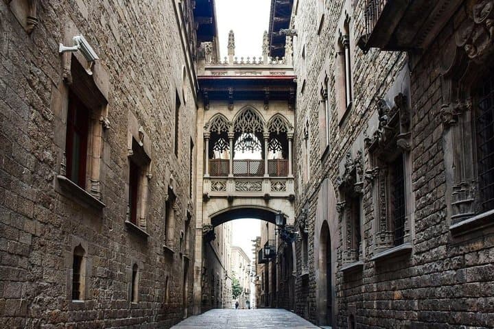 Private Complete Barcelona Walking Tour with Local Guide
