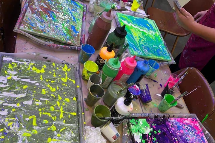 Glow-in-the-Dark Paint & Pour with Unlimited Wine | Barcelona