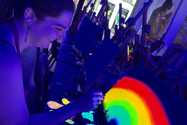 Glow-in-the-Dark Paint & Pour with Unlimited Wine | Barcelona