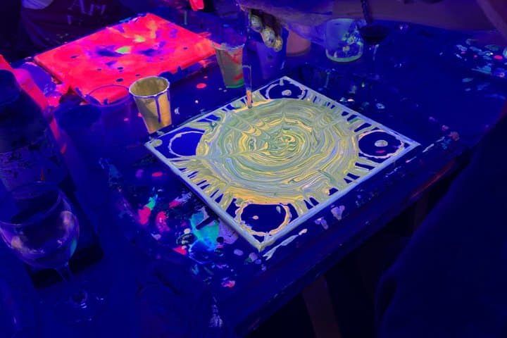 Glow-in-the-Dark Paint & Pour with Unlimited Wine | Barcelona
