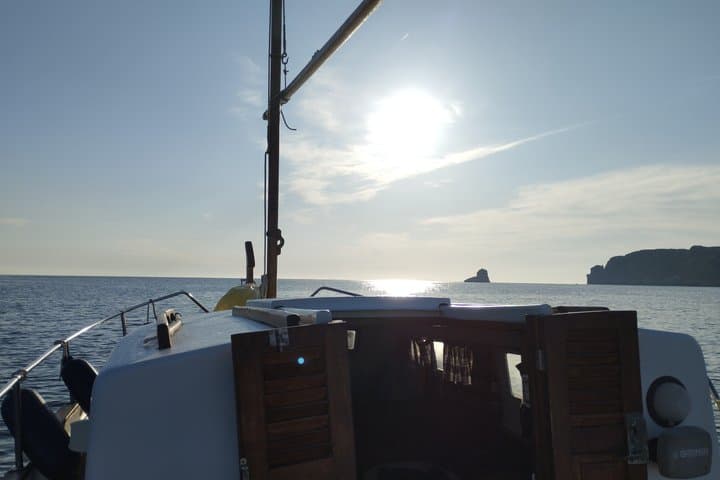Private Tours by Traditional Boat to Calas with Appetizer