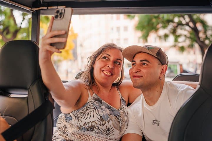 Valencia PRIVATE TOUR 1 hour explore the city by Tuk and Flow