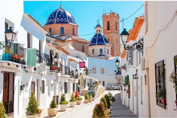 Alicante: Tour to Guadalest and Altea by Libre with Transfer