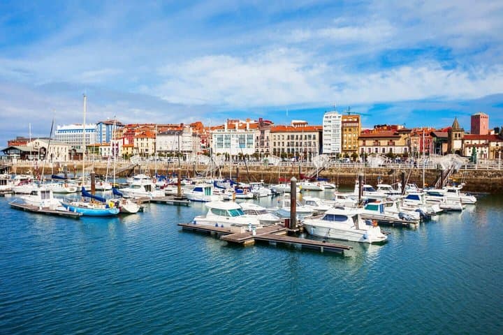 Hello Gijon: Private 2-Hour Intro City Walk with Local Guide