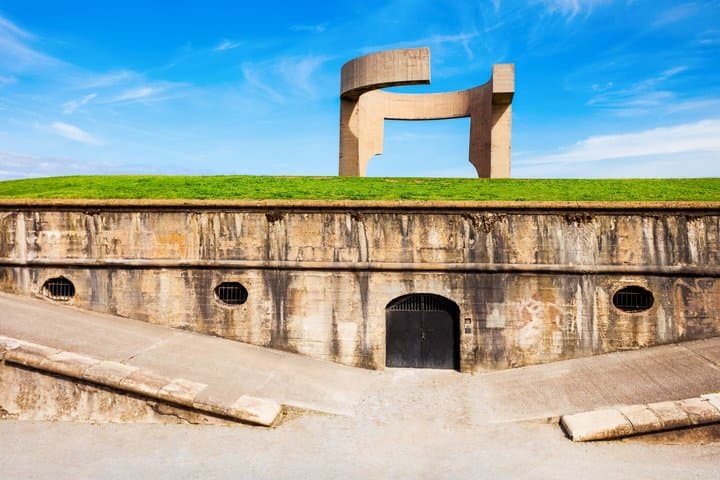 Hello Gijon: Private 2-Hour Intro City Walk with Local Guide