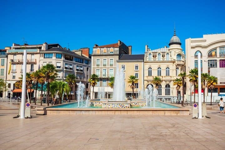 Hello Gijon: Private 2-Hour Intro City Walk with Local Guide