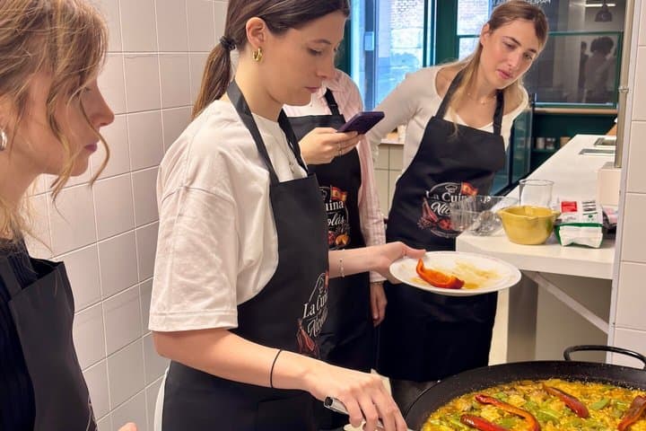 Paella and creative rices Workshop with Sangria in Madrid Center