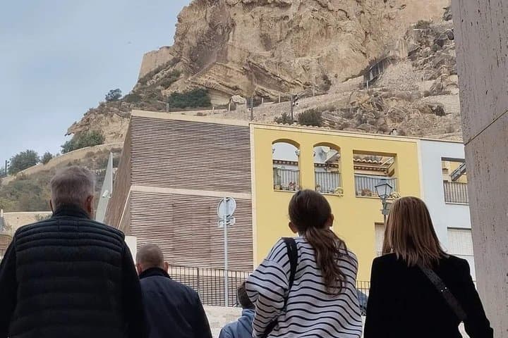 Shore Excursion: Alicante Guided Tour with Castle, Wine & Tapas