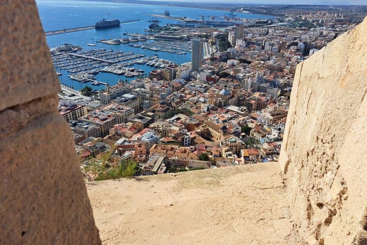 Shore Excursion: Alicante Guided Tour with Castle, Wine & Tapas
