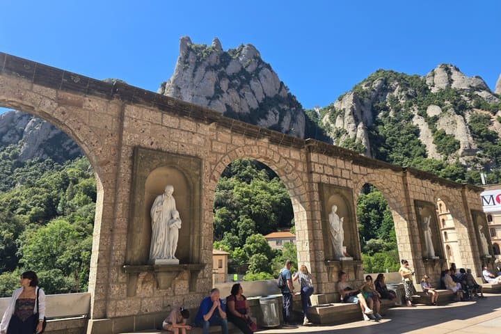 Montserrat Premium Private Day Tour with Cable Car Ride