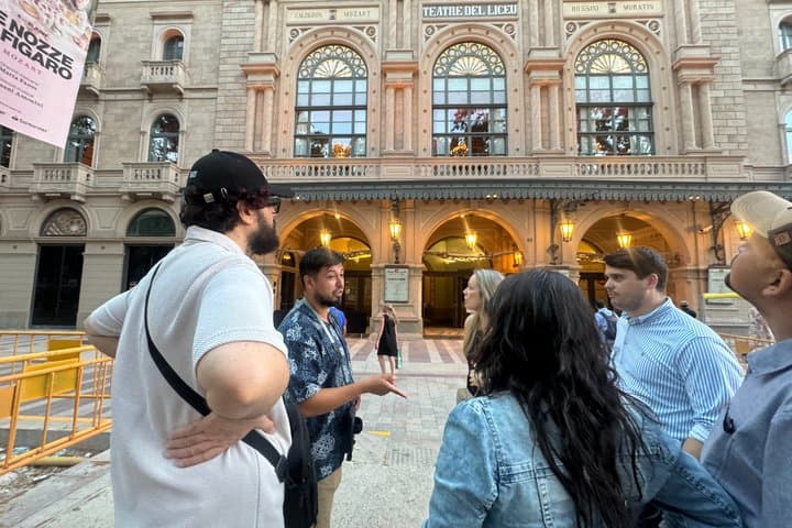 Soul of Las Ramblas Walking Tour Flamenco Show and Cocktail