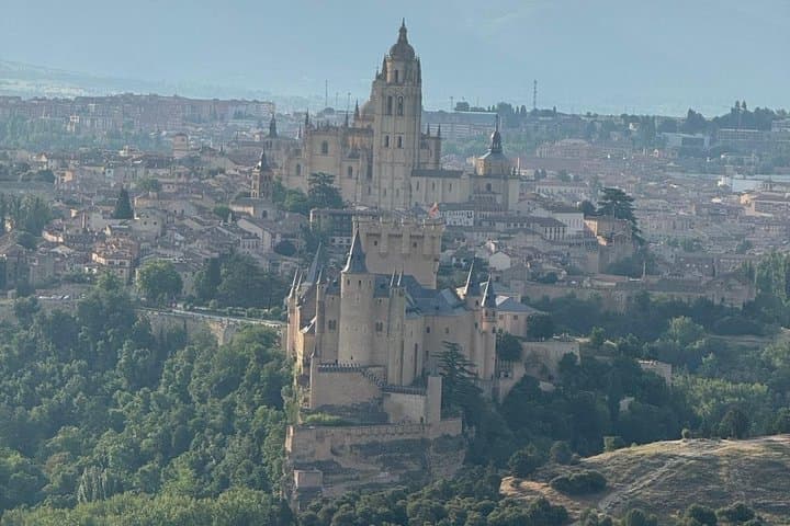 Flight in Globo Comfort at Dawn in Segovia