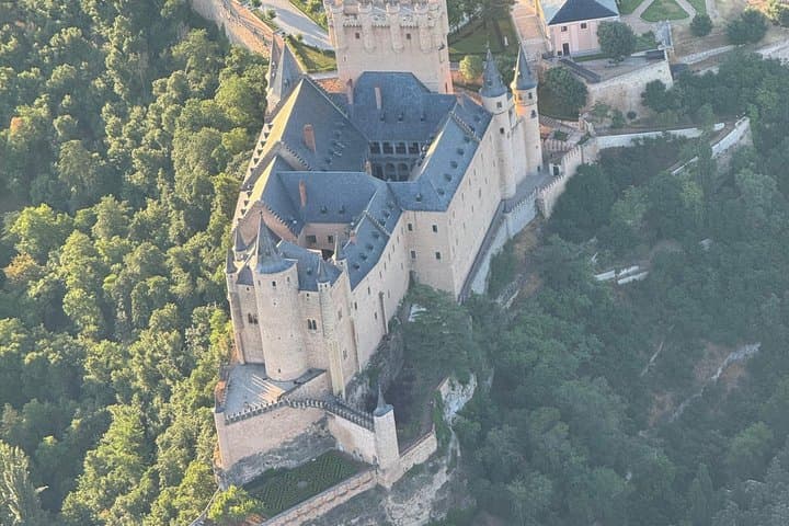 Flight in Globo Comfort at Dawn in Segovia