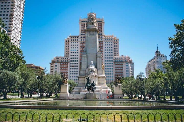 Madrid Private Tour, Local Guide and Check-out from your Inn