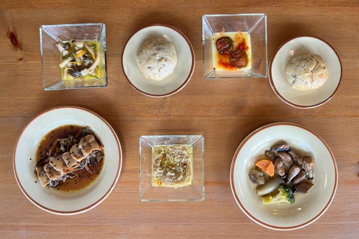 From cultivation to dish : Guided tour and mushroom tasting
