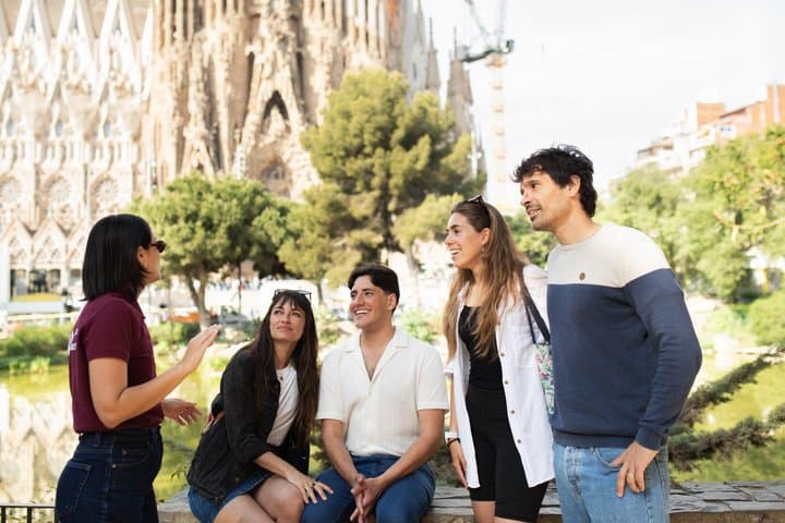 Barcelona all included: Sagrada, Park Güell, Montjuic & Gothic