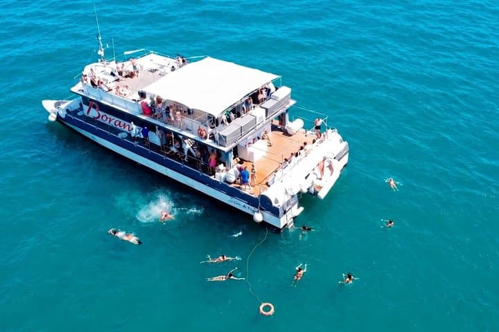 Catamaran Tour with Food at Sea and Bath from Valencia