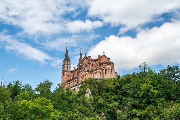 Excursion to the Lakes of Covadonga Cangas de Onís Small Group