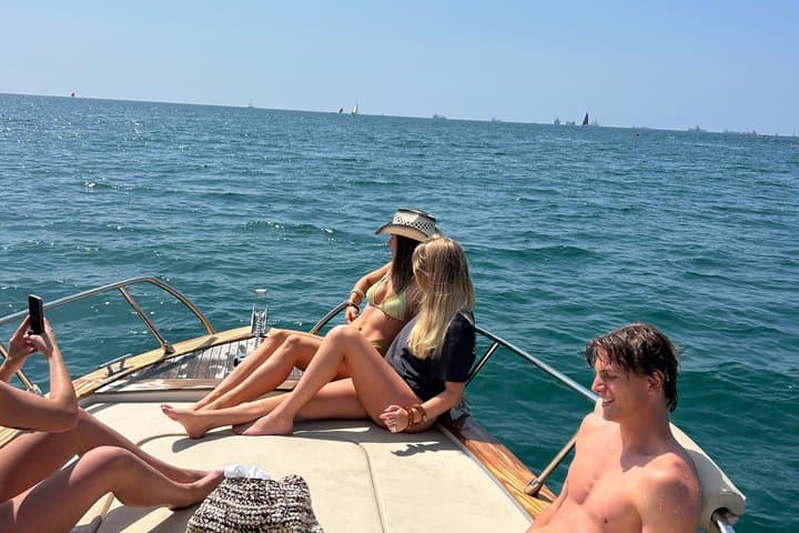 Private Classic Boat Tour in Barcelona
