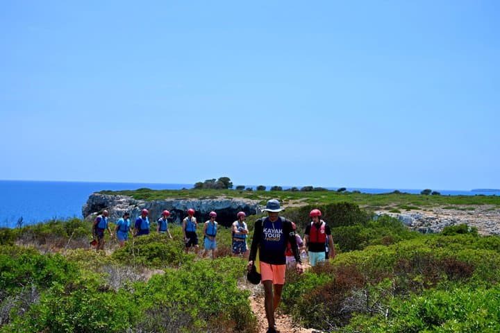 Cala Varques: Guided kayak Sea caves expedition & snorkeling