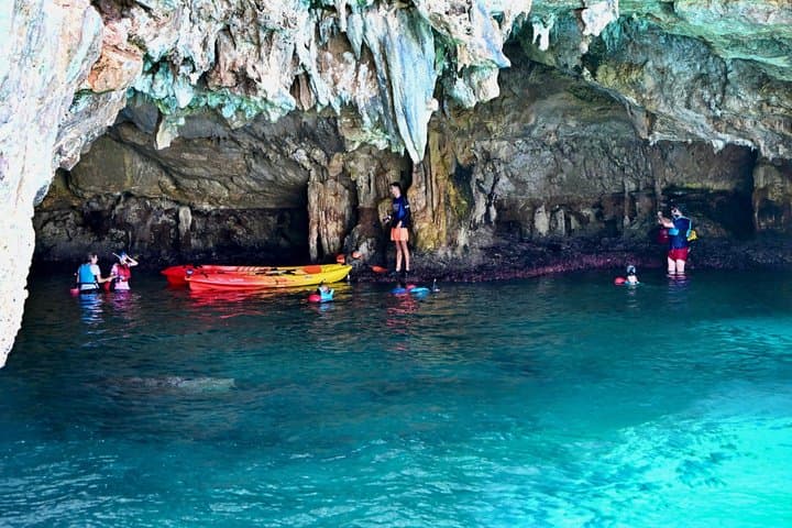 Cala Varques: Guided kayak Sea caves expedition & snorkeling