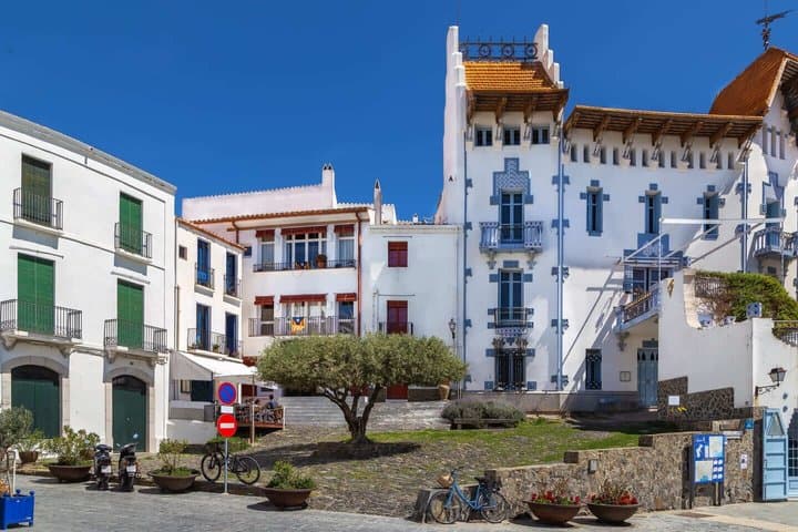 Hello Cadaqués: Private 2-Hour Intro City Walk with Local Guide