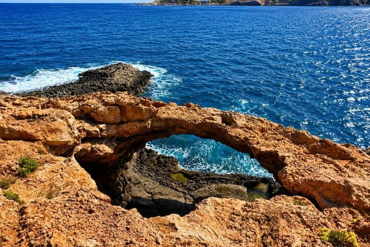 4 hours of Discovery, Snorkeling, natural jacuzzi, pirate cave