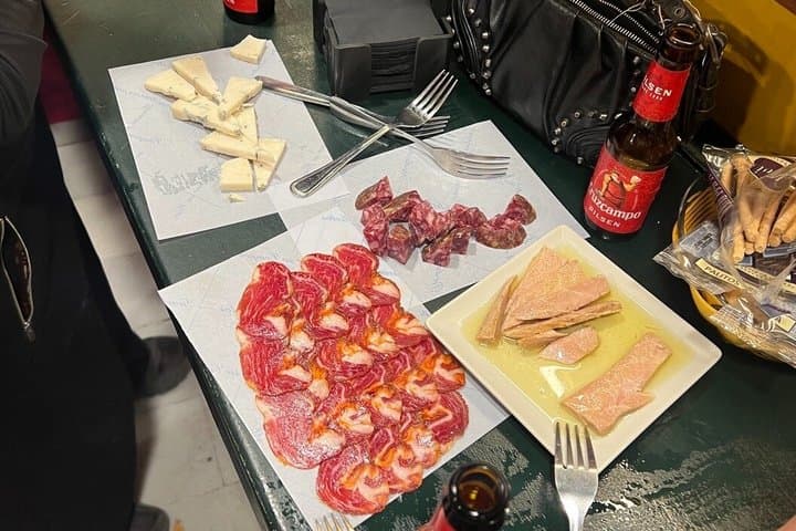 Private Half-Day Tour with Alcazar Tickets and Tapas